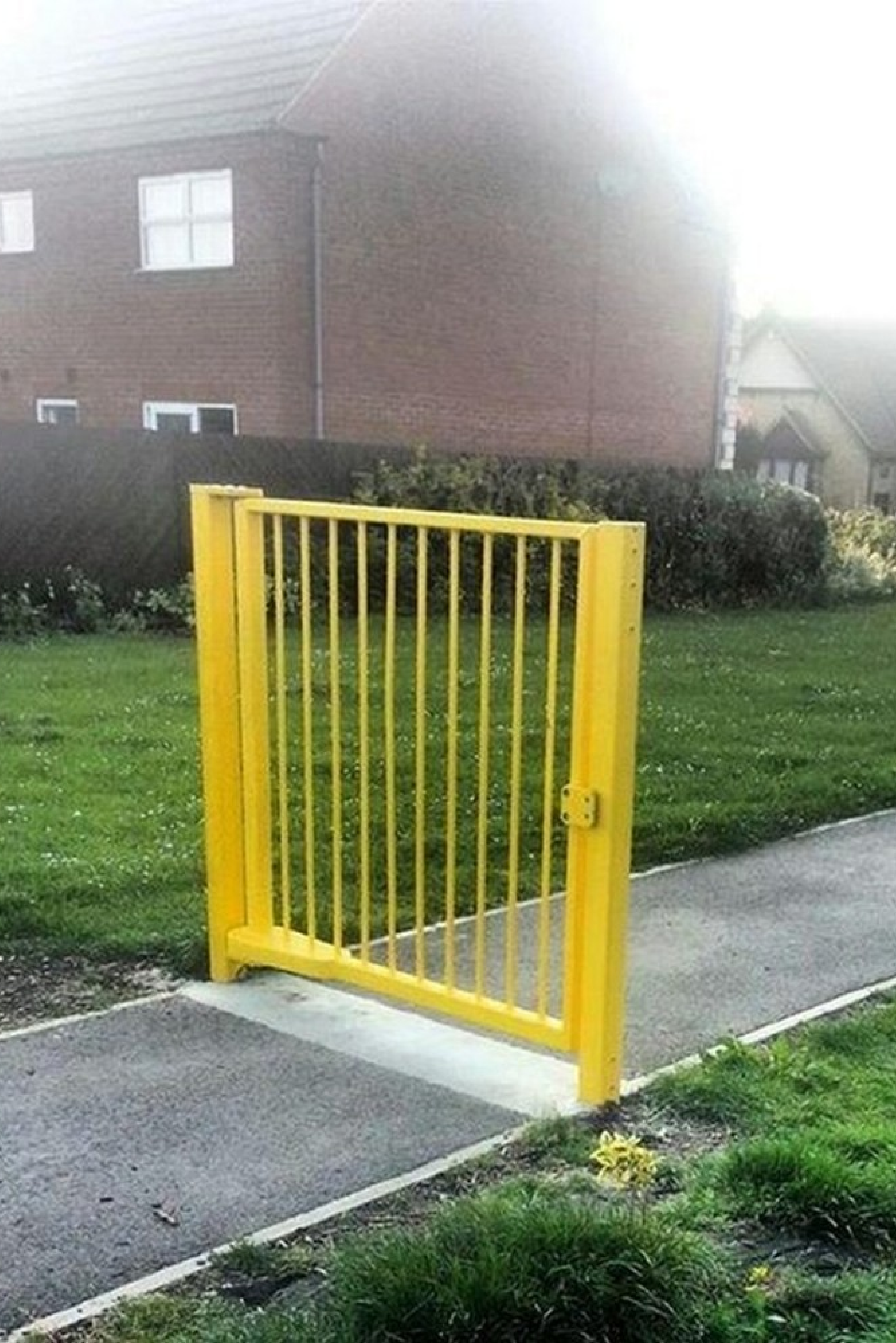 Portada: Australia’s Youth Social-Media Ban: Ground War, Workarounds, and What Comes Next